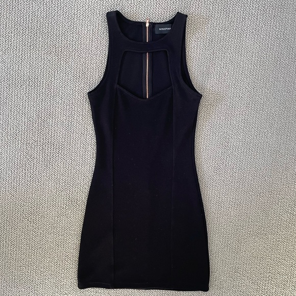 MINKPINK BLACK CUTOUT MINI DRESS. SIZE SMALL 🖤 - Picture 3 of 6